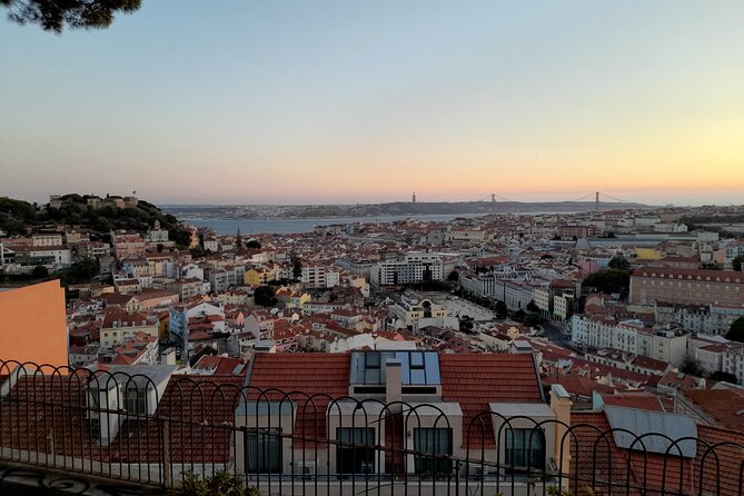 1-hour private eco tuk-tuk tour for up to 6 people through Lisbon - Key Points I’d Plan Around