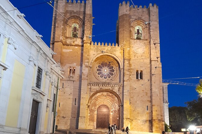 1-hour private eco tuk-tuk tour for up to 6 people through Lisbon - Miradouro da Senhora do Monte, the Highest Viewpoint for Sunset
