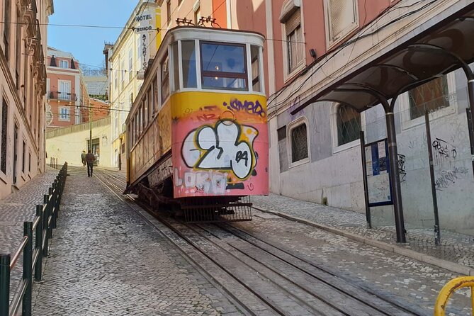 1-hour private eco tuk-tuk tour for up to 6 people through Lisbon - National Pantheon and Santa Engrácia, Plus the Feira da Ladra Area
