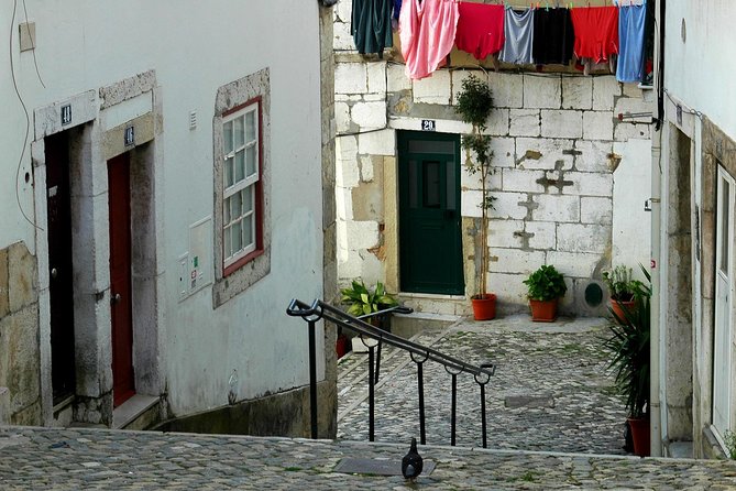 1 Hr City Tuk Tuk / Electric Car Tour of Lisbon - National Pantheon and Largo Santo António: a history stop that fits the route