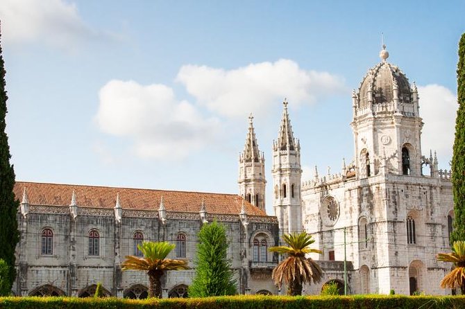 1 to 8 person private tour of Lisbon & Belém & Jerónimos - Praça do Comércio, Big River Views, and a Fast Reset
