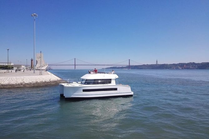 1H power catamaran up to 18 people in Lisbon - Lisbon from the water in a 1-hour private power catamaran