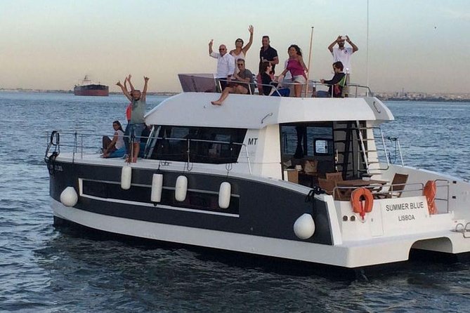 1H power catamaran up to 18 people in Lisbon - Captain and skipper, not an official guide, and what that means