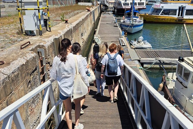 2 Hour Sailboat Sunset Tour by RiverMountain Lisbon - The onboard vibe, drinks, and why the crew matters