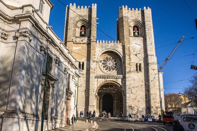 2 Hours Private Hills Historical Tour in Lisbon - Price and time: what $240.28 really buys you