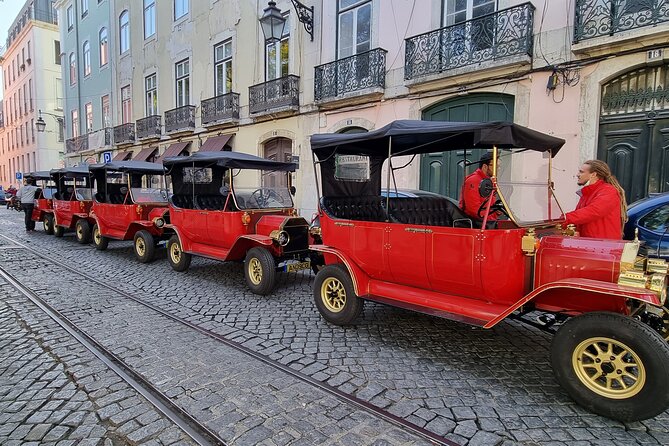 2h Classic Tuk: Discover Lisbon’s Hidden Treasures - The viewpoints keep climbing: Senhora do Monte to Largo do Carmo