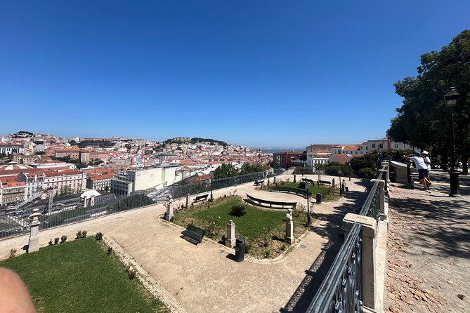 2h Tour | Explore Lisbon’s Hills & Viewpoints - São Pedro de Alcântara and Largo do Carmo: a classy finish