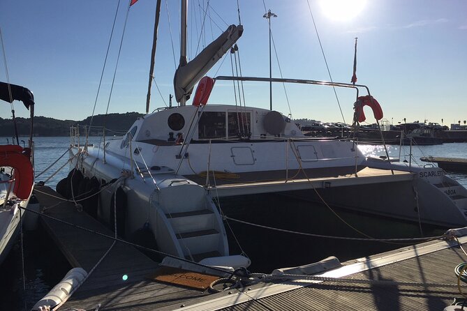 2H Tour on a Private Sailing Catamaran "Scarlett" up to 16 people - What you see: Lisbon city and main monuments from a water-level perspective