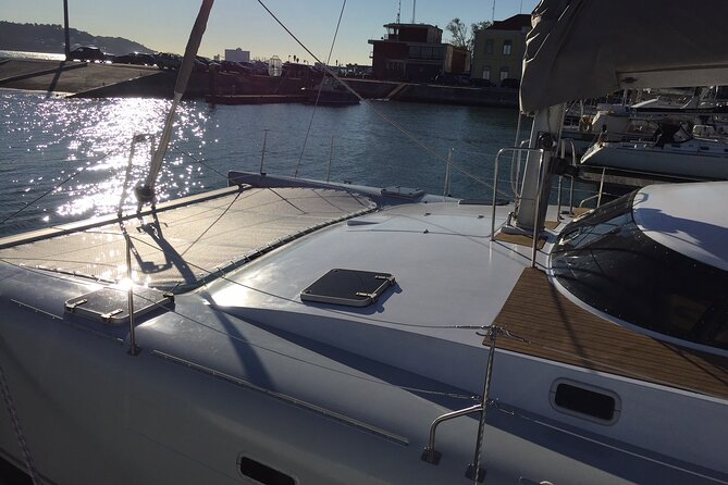 2H Tour on a Private Sailing Catamaran "Scarlett" up to 16 people - Staying comfortable on deck: sun, wind, and kids rules that matter