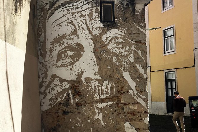 3-Hour Guided Street Art Walking Tour of Lisbon - Meeting points and the route flow (what your legs will notice)