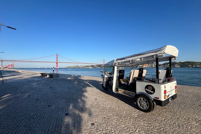 3h30 Tour | Lisbon Essentials: See, Taste and Learn with a Local - Miradouro Portas do Sol and the magic of one balcony viewpoint