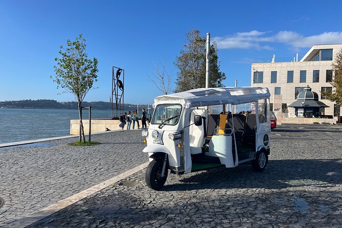 3h30 Tour | Lisbon Essentials: See, Taste and Learn with a Local - São Vicente de Fora and the National Pantheon, both seen from the outside