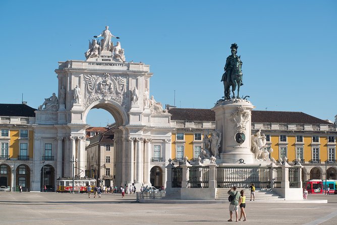 4-Hour Private Lisbon Highlights Tour - Ponte 25 de Abril, a bridge with a name that changed with politics