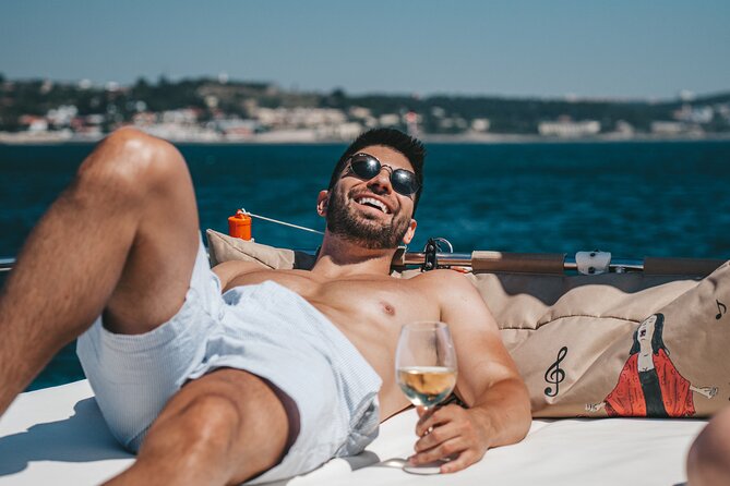 4 Hours Private Tour with Dives in Catamaran in Lisbon - A 4-hour private catamaran that keeps the rhythm easy