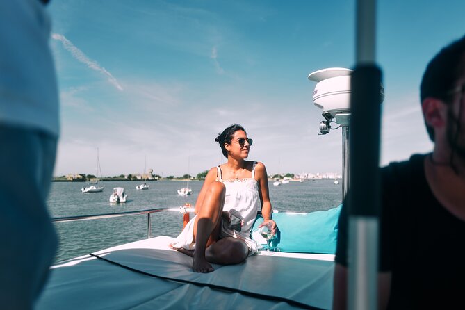 4 Hours Private Tour with Dives in Catamaran in Lisbon - Sailing past Oeiras beaches and a slow return to Belém