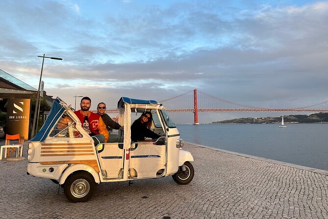 4 Hours Private Tuk Tuk Tour in Lisbon - Miradouros that do the heavy lifting: Santa Luzia, Portas do Sol, Senhora do Monte