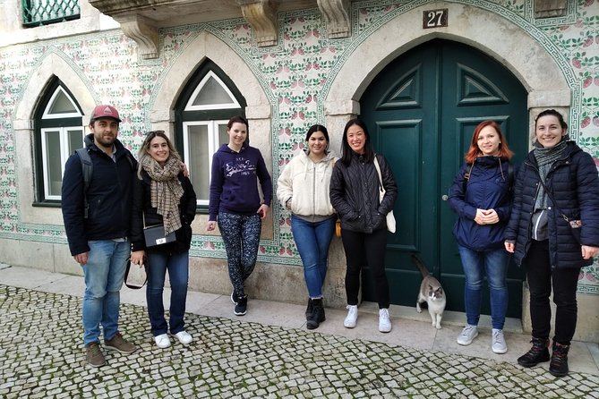 Alfama and Mouraria Tour - The oldest neighbourhoods in Lisbon - Start at Praça do Comércio, and find your guide fast