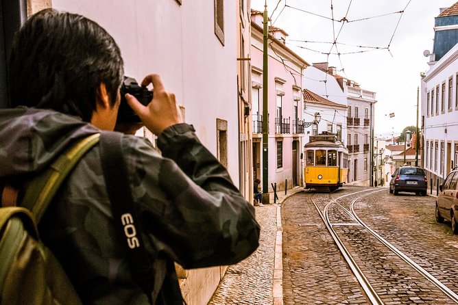 Alfama Photo Walk – Lisbon Photography Experience Led by a Local - Start at Chafariz das Moiras, end at Lisbon Cathedral