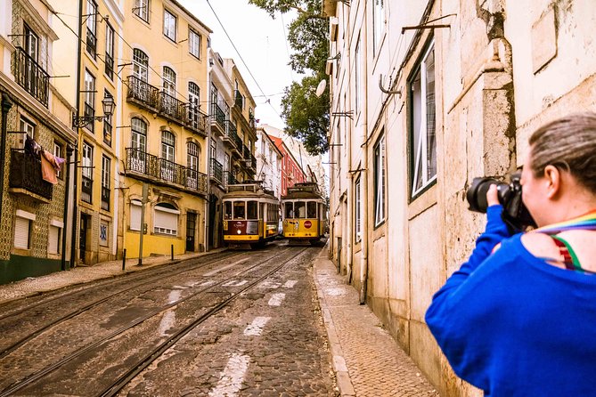 Alfama Photo Walk – Lisbon Photography Experience Led by a Local - What Carlos Reveles actually brings to the photos