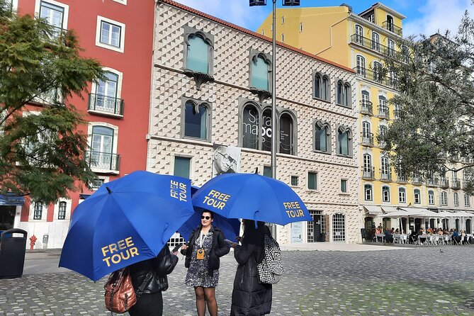 Alfama Tour in Lisbon Old Town - Casa dos Bicos and the Blue Umbrellas: start strong in Alfama