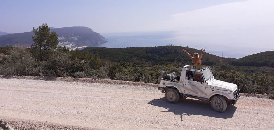 Arrábida Jeep tour to the most beautiful beach of Europe - Serra do Risco, the limestone stone wave cliff