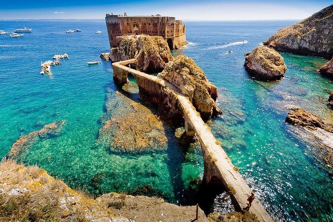 Berlengas Tour - The cave-and-boat part near Peniche, fast water with close-up payoffs