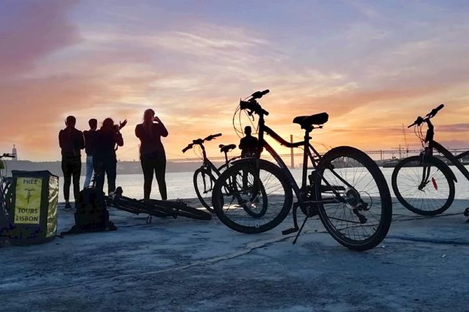 Bike Tours Lisbon - Center of Lisbon to Belém - Ponte 25 de Abril, the photo stop with a smart story