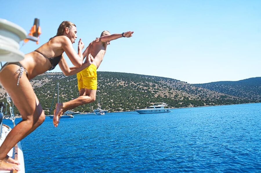 Boat Party to the Beach with Swimming Stops, DJ and Open Bar - Practical tips before you go, so you enjoy more and stress less