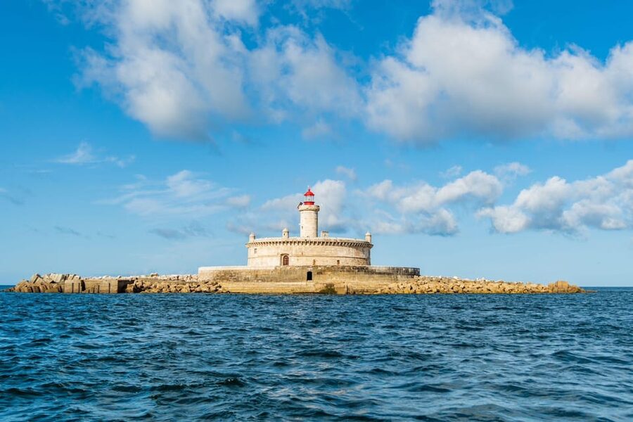 Boat tour: charming Cascais Coast to Lisbon lighthouse - Cascais Marina to Estoril: beaches, then fortifications