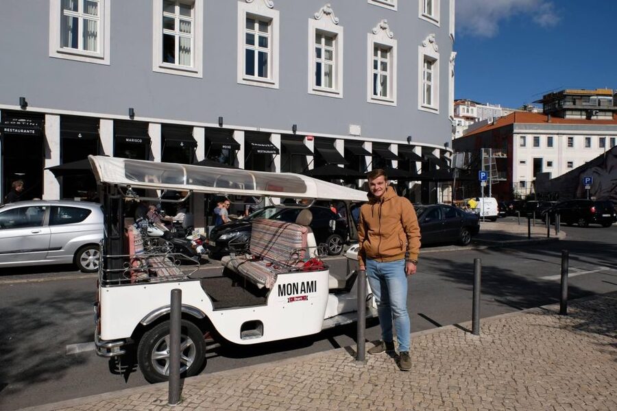 Burguês: Lisbon City Center Private Tuk Tuk Tour - Igreja de São Roque and the baroque-to-Chiado shift you can feel