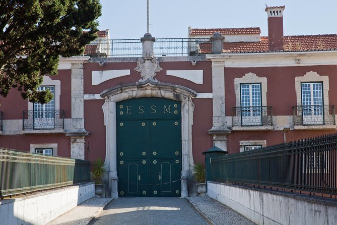 Campo de Ourique, Lisbon Coolest Quarter - Private Walking Tour - Mercado de Campo de Ourique: traditional market plus gourmet momentum