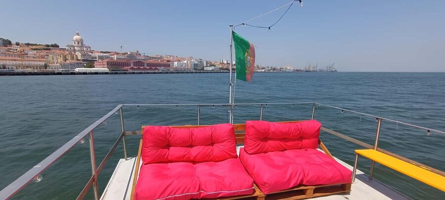 Cascais Coastal Secrets: 90-Minute Cruise with Free Drinks - Pier C in Cascais Marina: how to show up and not waste time