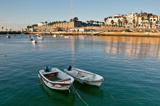 Cascais: Glamour and Decay by The Lisbon Coastline - Private Tour - Praia da Rainha, the “hello” beach for Cascais