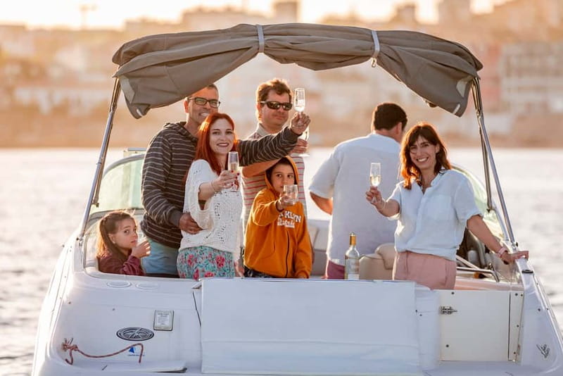 Cascais: Private boat with skipper, fuel, food and drinks - Catarina and Nuno onboard: the difference between a tour and a day out