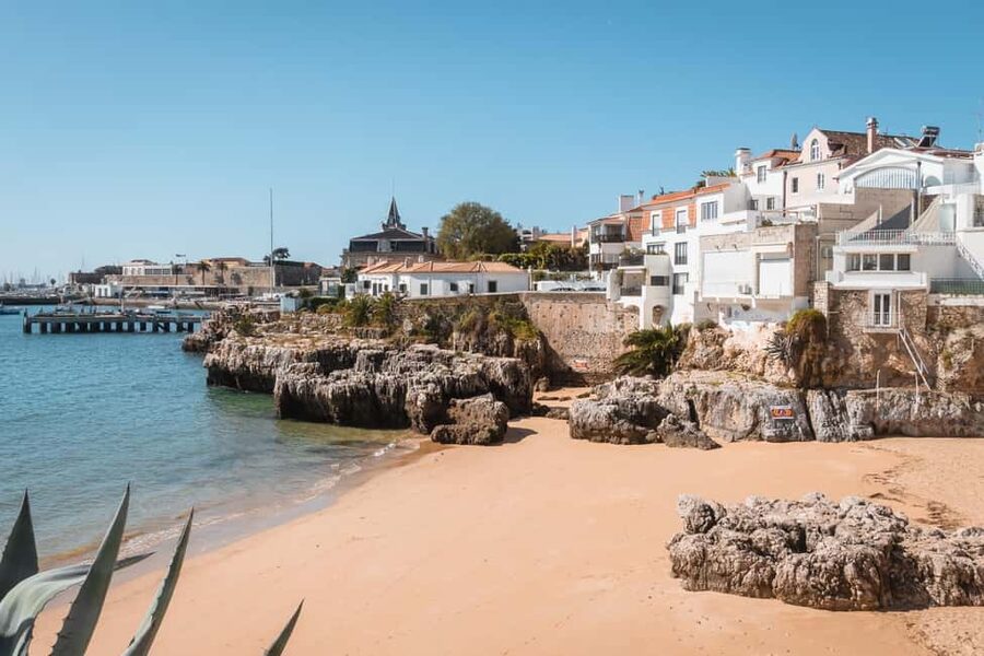 Cascais: Private & Flexible Walking Tour in Historic Center - The old town lanes and Yellow Streets: where the walk turns social