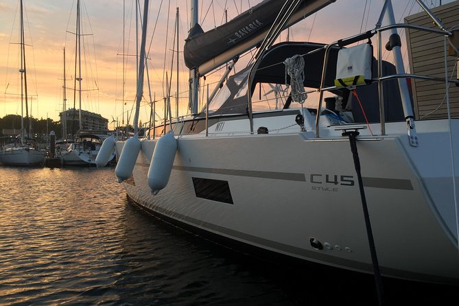 Cascais Private Luxury Sunset 2h Cruise with a drink - Timing the golden hour: what 2 hours really means on the water