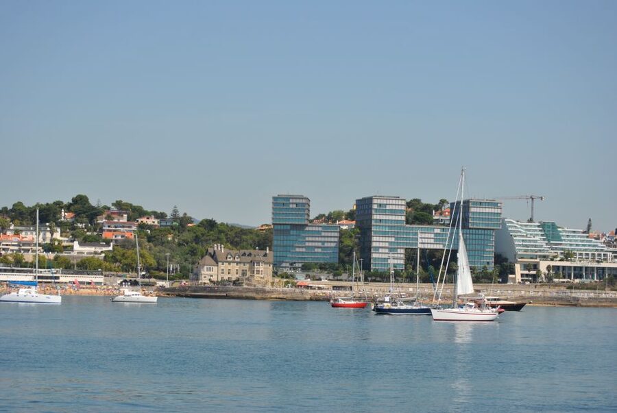 Cascais: Sailing Tour with Drink - If you sail toward Lisbon: monuments and viewpoints from the water