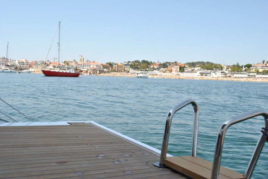 Cascais: Sailing Tour with Drink - Drinks and optional extras, plus what is actually included