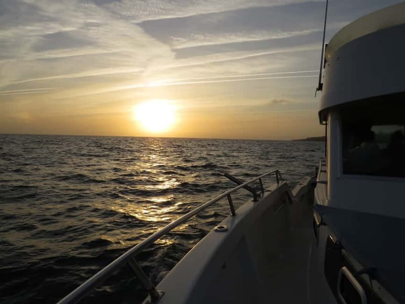 Cascais: Sunset Boat Trip with Welcome Drinks - Cascais Sunset by Boat: What You Really Get in 90 Minutes