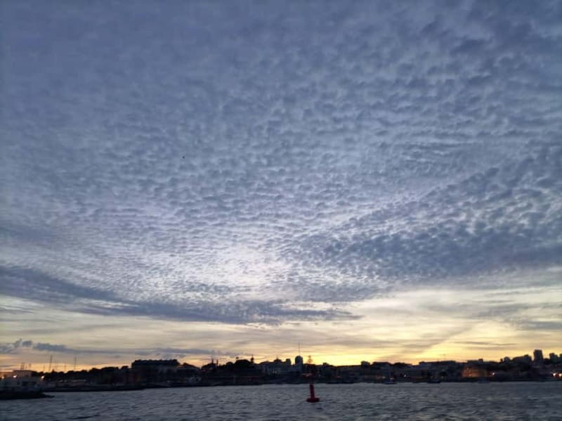 Cascais: Sunset Boat Trip with Welcome Drinks - Drinks, snacks, and the small comfort details that people rave about