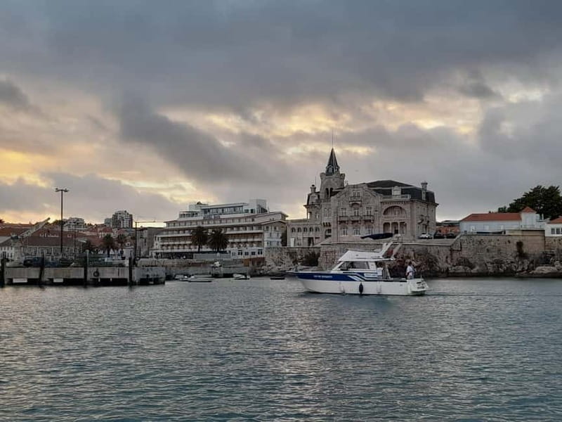 Cascais: Sunset Boat Trip with Welcome Drinks - The crew and guides: why small group matters