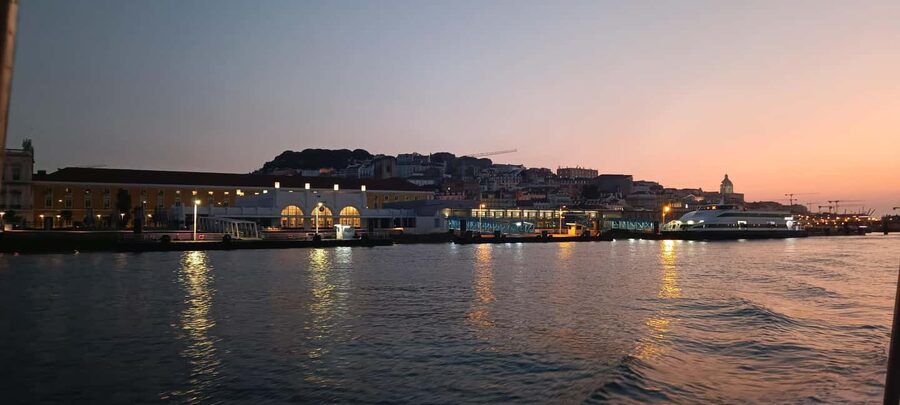 Cascais: Sunset Cruise to Lisbon with Open Bar - Departing at Pier C: Getting On Without Stress