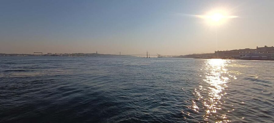 Cascais: Sunset Cruise to Lisbon with Open Bar - Ending in the Tejo Lights Near Praça do Comércio