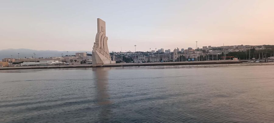 Cascais: Sunset Cruise to Lisbon with Open Bar - Practical Notes: What to Wear, What to Bring, and What to Expect