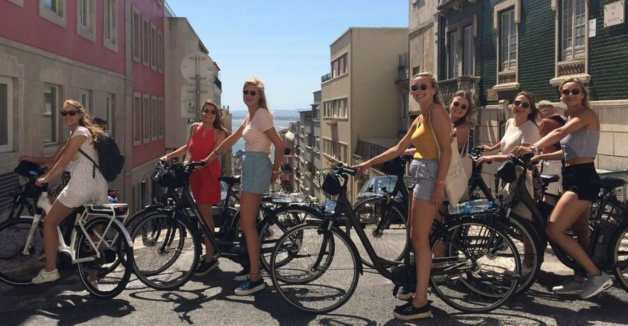 Central Lisbon 3-Hour Guided E-Bike Tour - The romantic park near Bairro Alto and the feel of the climb