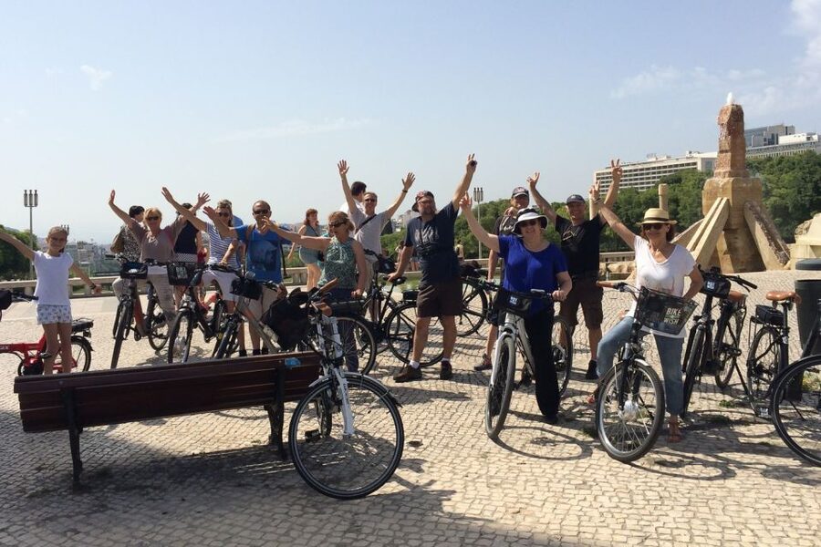 Central Lisbon 3-Hour Guided E-Bike Tour - The guide experience: simple storytelling, good English, and quick Q&A