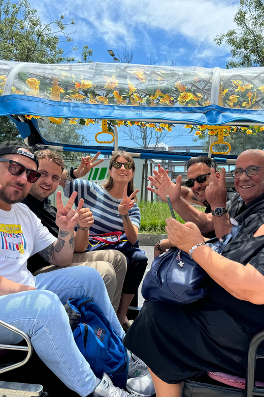 City Highlights Eco Tuk Tours - Pink Street and the quick photo reality check