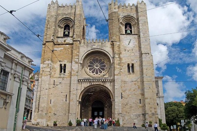 City Tour, wonders of ancient Lisbon through the monuments - Santa Engrácia and the Baroque Side of Lisbon