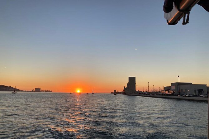 Classic Yacht Experience in Lisbon with portuguese wine - Downtown views and the return to the dock