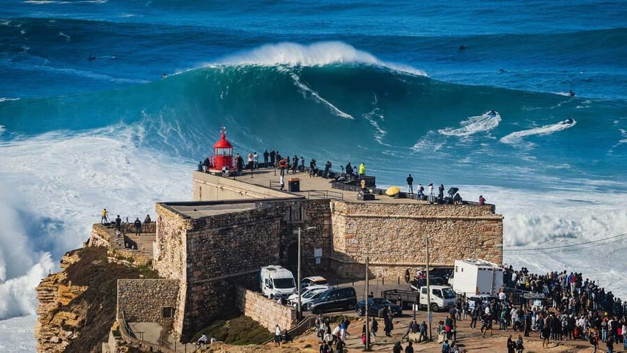 De Lisboa: Óbidos & Nazaré Giant Waves, Ginja & Small Group - The shape of this 7-hour day: Óbidos first, Nazaré after